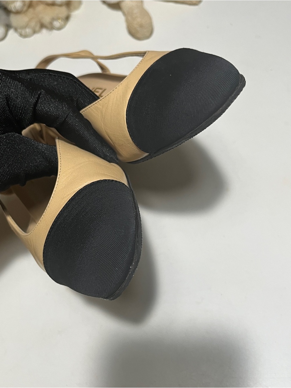CHANEL Beige and Black Two-Tone Slingback Mules - Picture 2 of 14